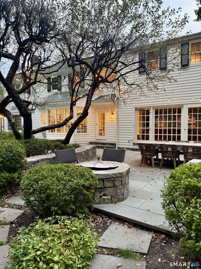 Building Photo - 25 Deacons Ln