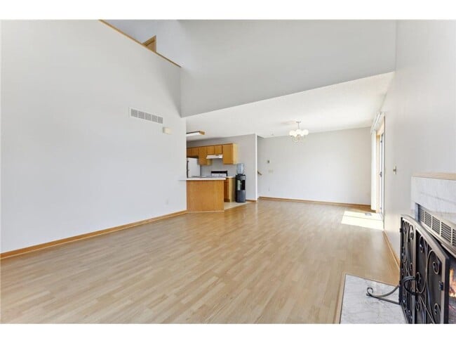 Building Photo - 2 Bed + Loft End Unit Townhome- Available 6/1