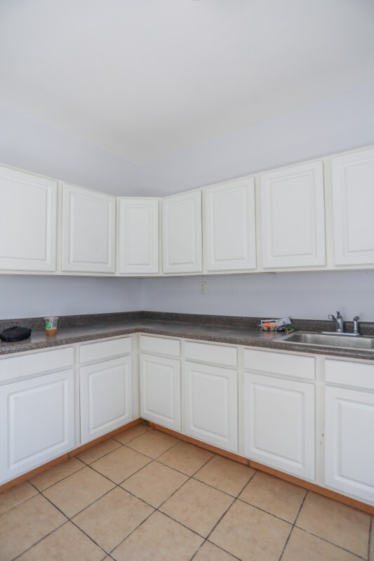Building Photo - 4705 N Artesian Ave