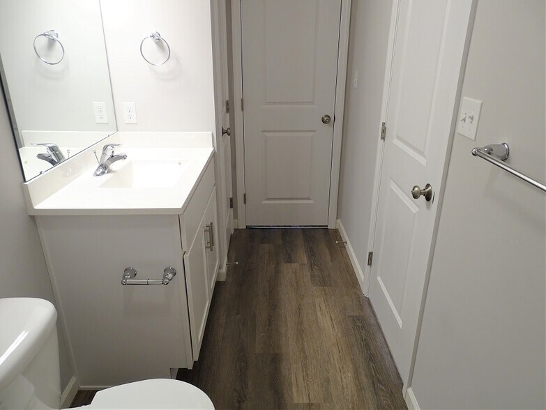 Building Photo - 26 Cobblestone Ct