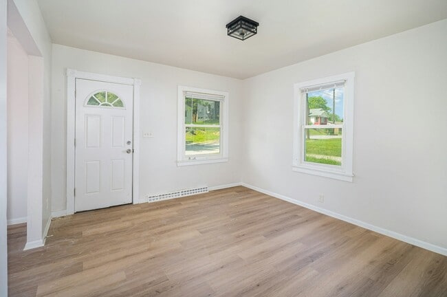 Building Photo - 3728 Standish Ave