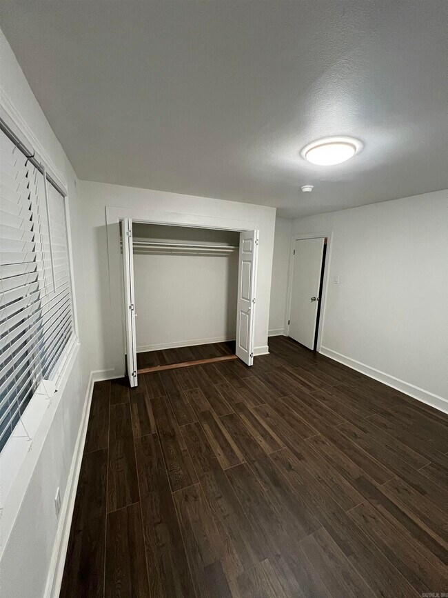 Building Photo - 2113 W 19th St