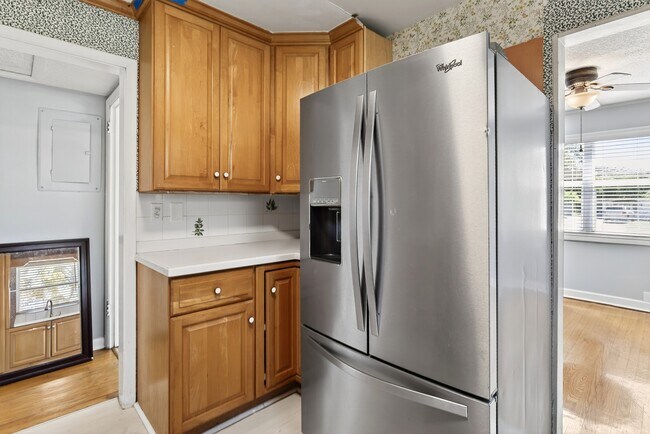 Building Photo - 6635 Blackwood Dr