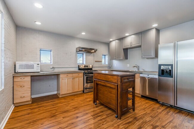 Kitchen - 1216 E Armour Blvd