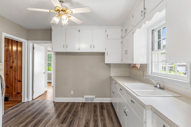 Building Photo - Large Renovated Ranch Home, Two Kitchens & Two Living Areas, Hardwood Flooring, Deck, Fenced!