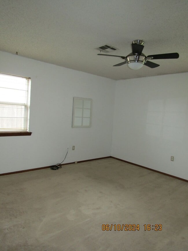 Building Photo - Great home located in Terrace Hills!