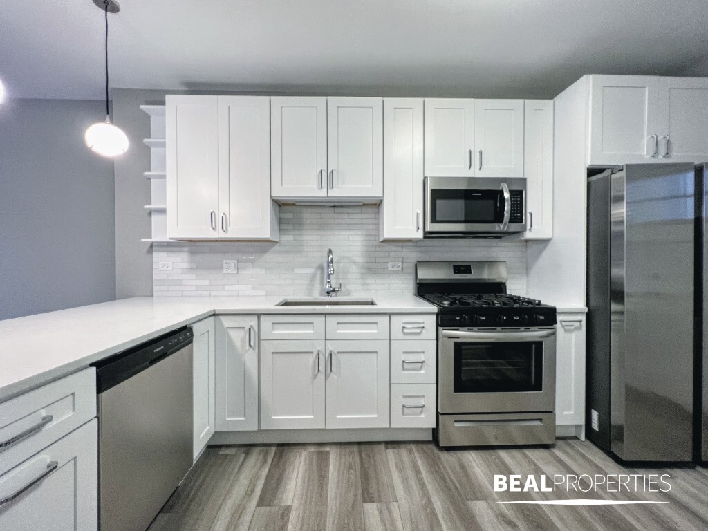 Building Photo - 3935 N Janssen Ave