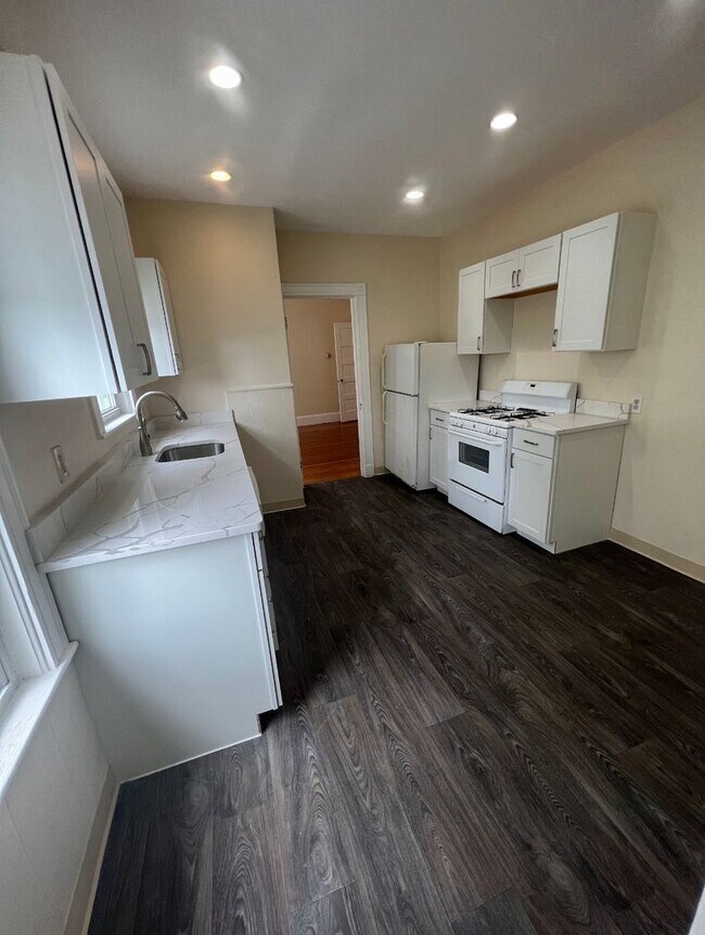 Building Photo - 37 Porter St