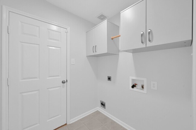 Building Photo - 5440 N Buffalo Cir