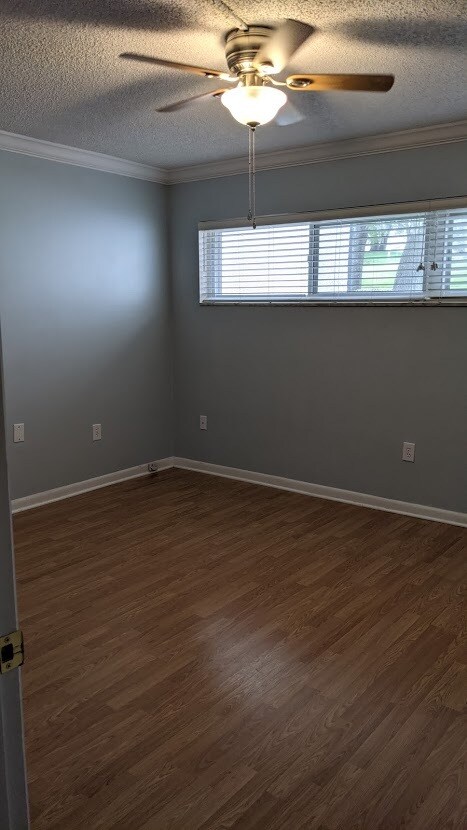 Building Photo - 3373 S Royal Oaks Dr