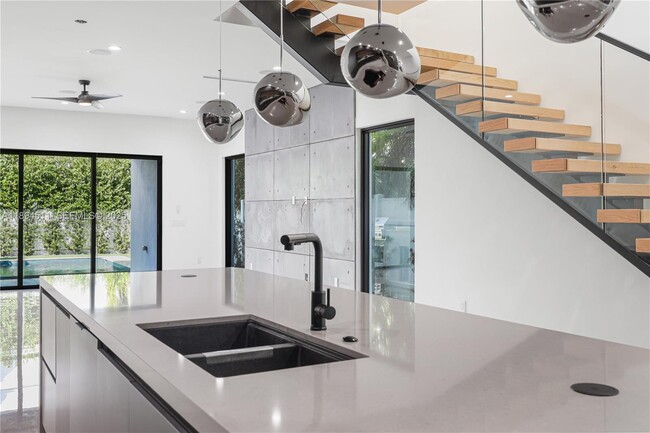 Building Photo - 813 NE 17th Terrace