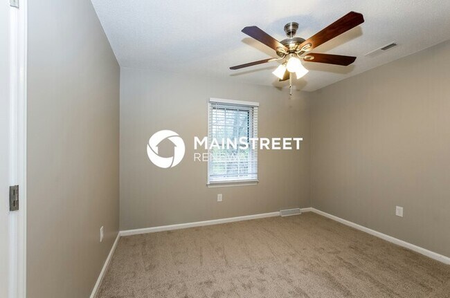 Building Photo - 3 Bedroom Pet-Friendly Home in Charlotte, NC with Main Street Renewal
