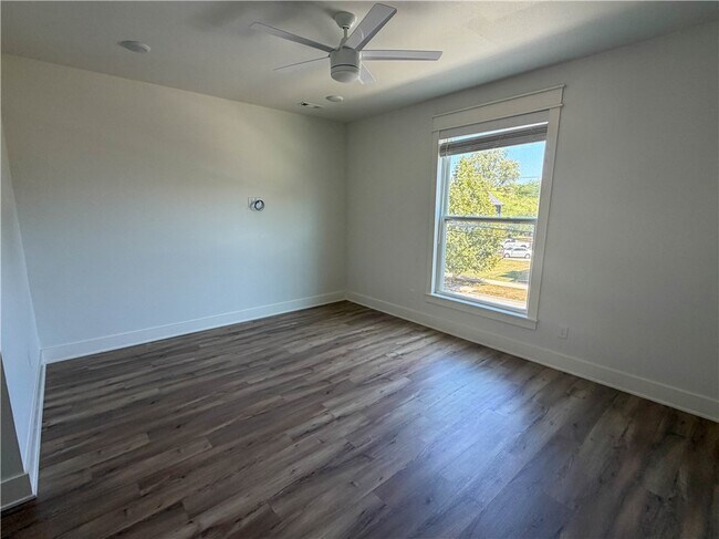 Building Photo - 1347 S Duncan Ave