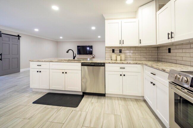 Building Photo - 6579 Spring Bottom Way