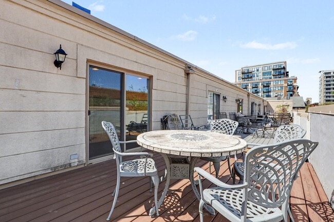 Building Photo - 331 E Cullerton St