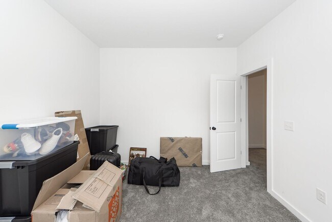 Building Photo - 4 Bedroom 3 Bath Home in Windsor Hill - North Charleston