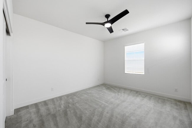 Building Photo - 2452 E Lovebird Ln