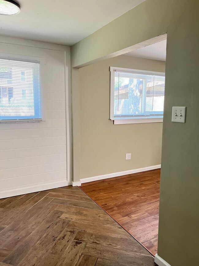 Building Photo - Inviting 1 bed/1bath in Benton Park West