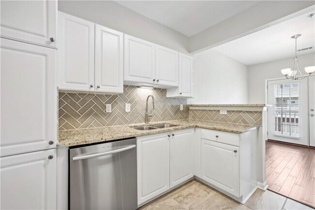 Building Photo - 7110 Woodland Ln