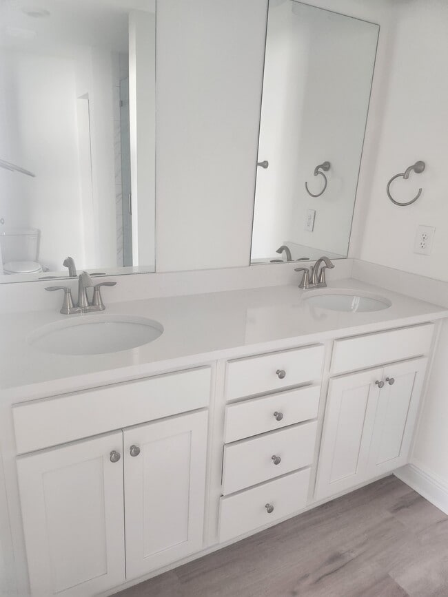 Building Photo - 12 Redbird Lp