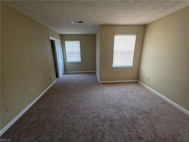 Building Photo - 1460 Berkshire Dr