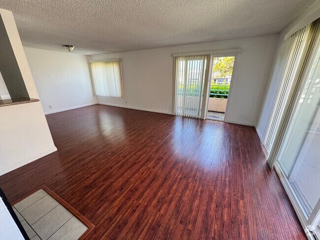 Building Photo - 2620 S Barrington Ave