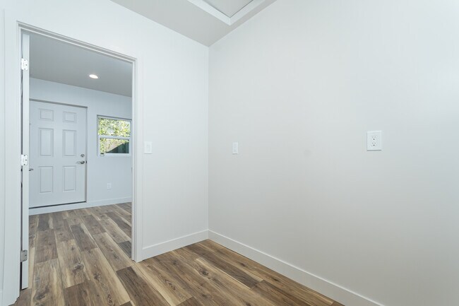 Building Photo - 3251 Vickers Dr