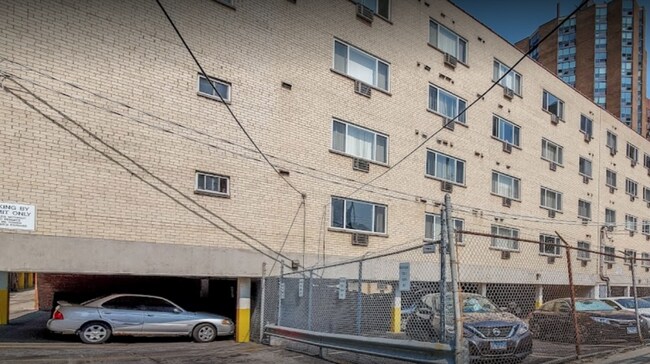 Building Photo - 639 W Grace St