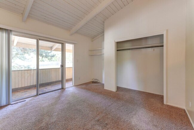 Building Photo - 1000 11th St