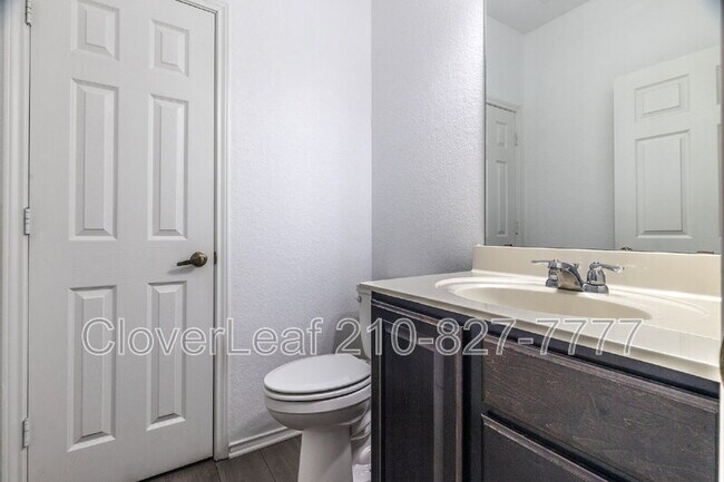 Building Photo - 7422 Bluebonnet Bay
