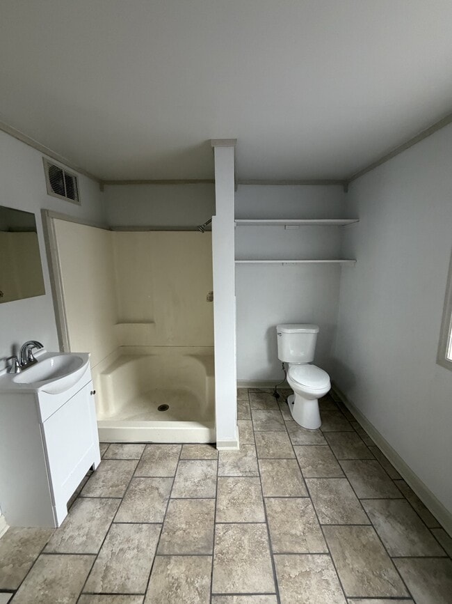 Building Photo - 1402 Worth St SW