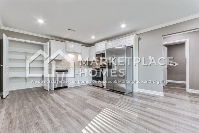 Building Photo - 1519 W 15th St