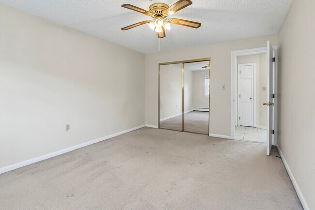 Building Photo - 35 Fernview Ave