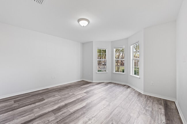 Building Photo - 220 Fir Ave