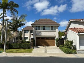 Building Photo - Stunning 4 Bedroom 2.5 Bath Home with Offi...