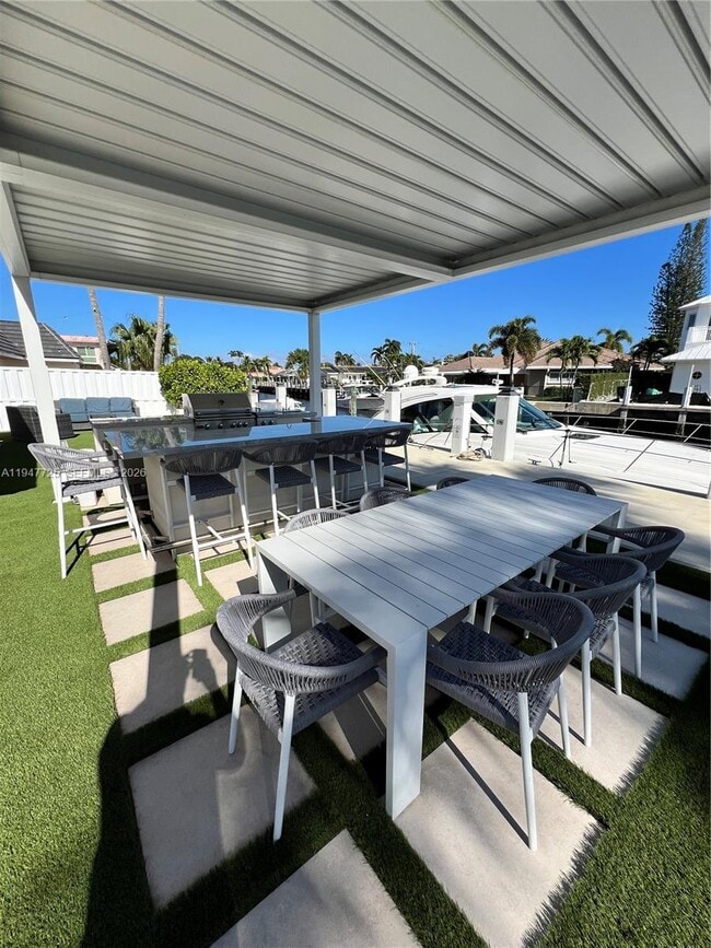 Building Photo - 5510 Bayview Dr