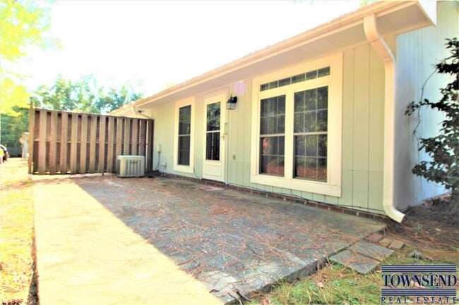 Building Photo - 2712 Helaman Ct