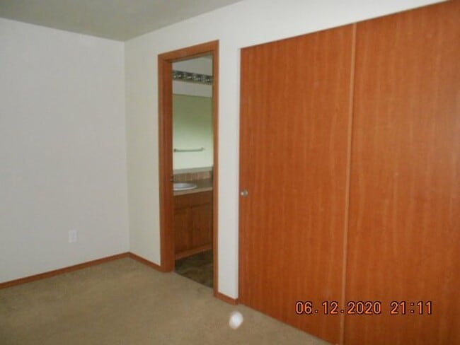 Building Photo - 3bd 2 1/2ba Home With garage