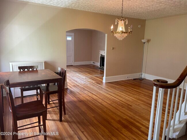 Building Photo - 1312 Main St