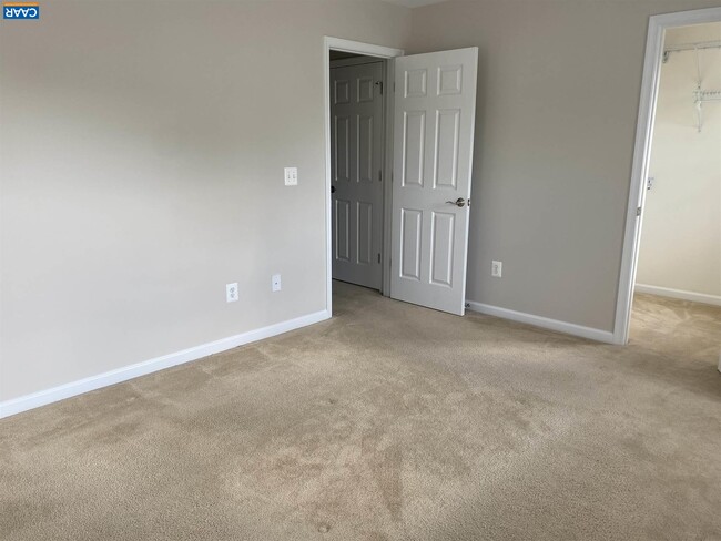 Building Photo - 156 Villa Circle