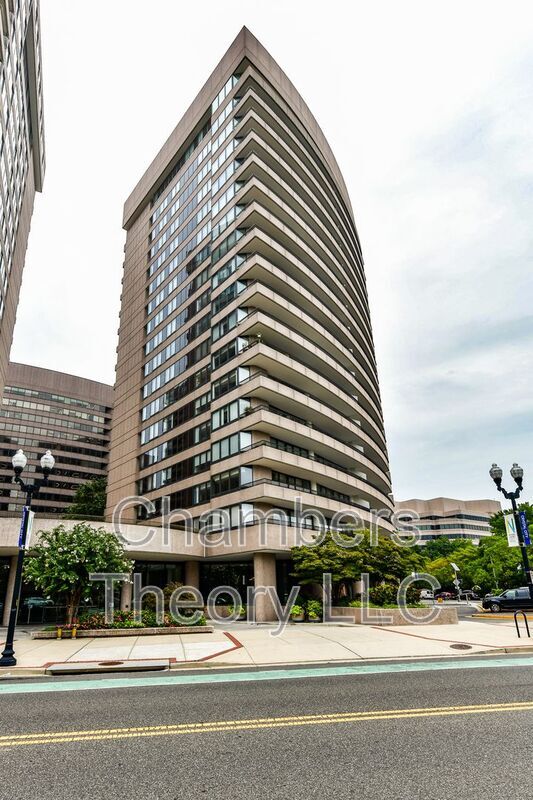 Building Photo - 1200 Crystal Dr