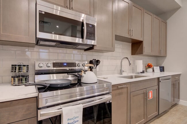 Building Photo - 110 W Beall St