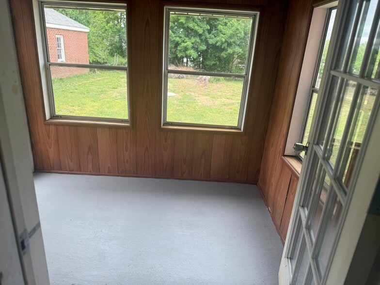 Building Photo - 129 Garber Ln