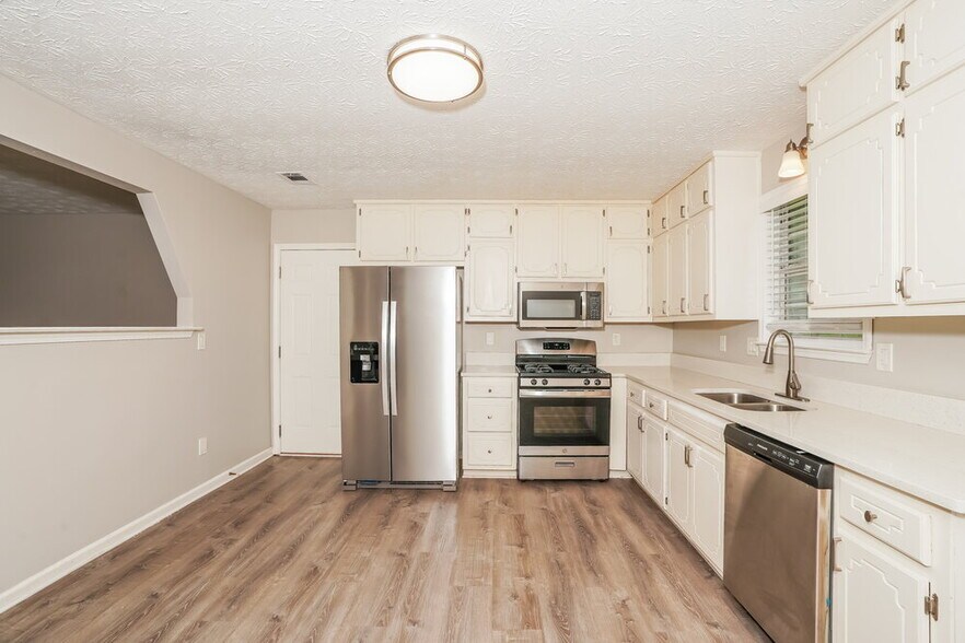 Building Photo - 915 Walnut Creek Ln