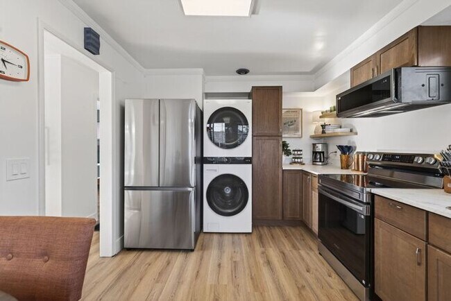 Building Photo - The Biggest Little BnB, Fully Furnished Vacation Rental!