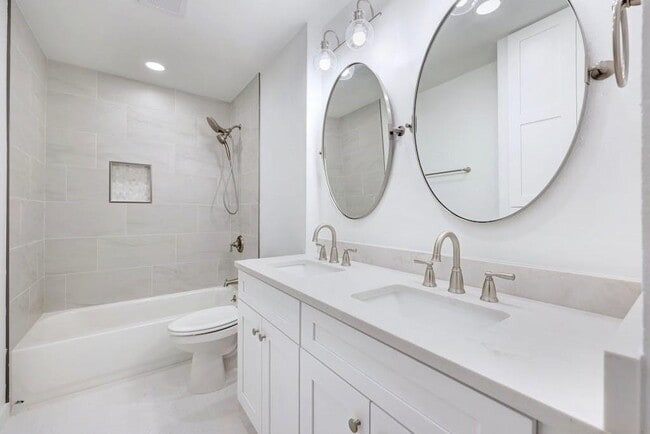 Building Photo - 801 Salem Ln