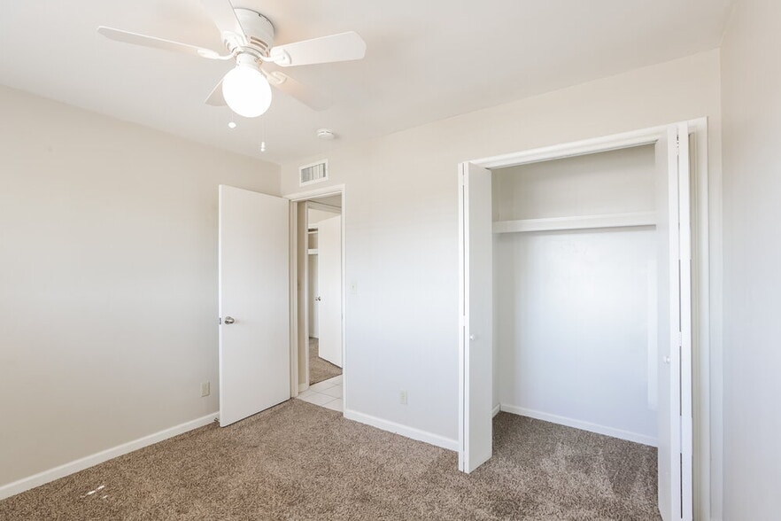 Building Photo - 1544 E Clover