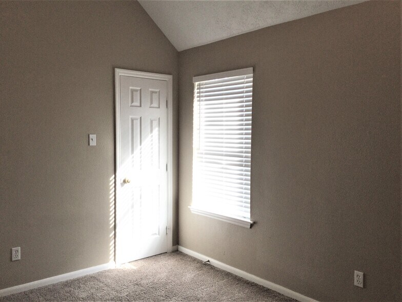 Building Photo - 15007 Red Cedar Bluff Ln