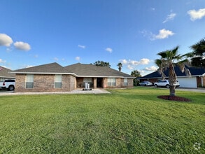 Building Photo - 445 Collinwood Loop