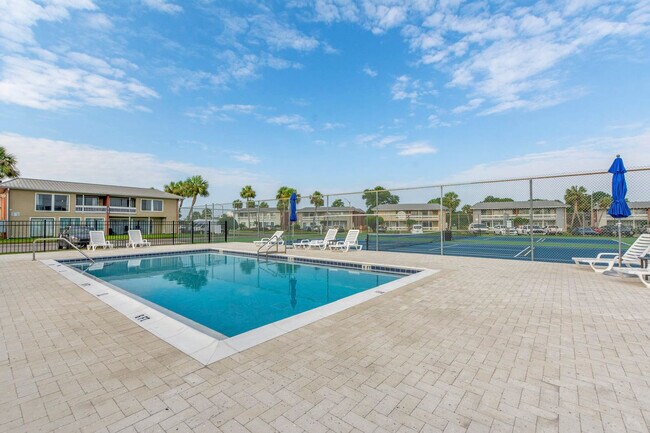 Building Photo - 4000 Gulf Terrace Dr